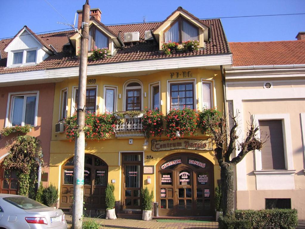 Hotel Centrum Panzio Debrecen Exterior foto